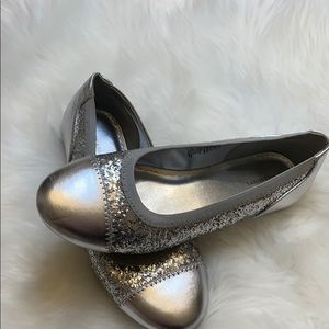 🎀Lands End silver sparkle flats